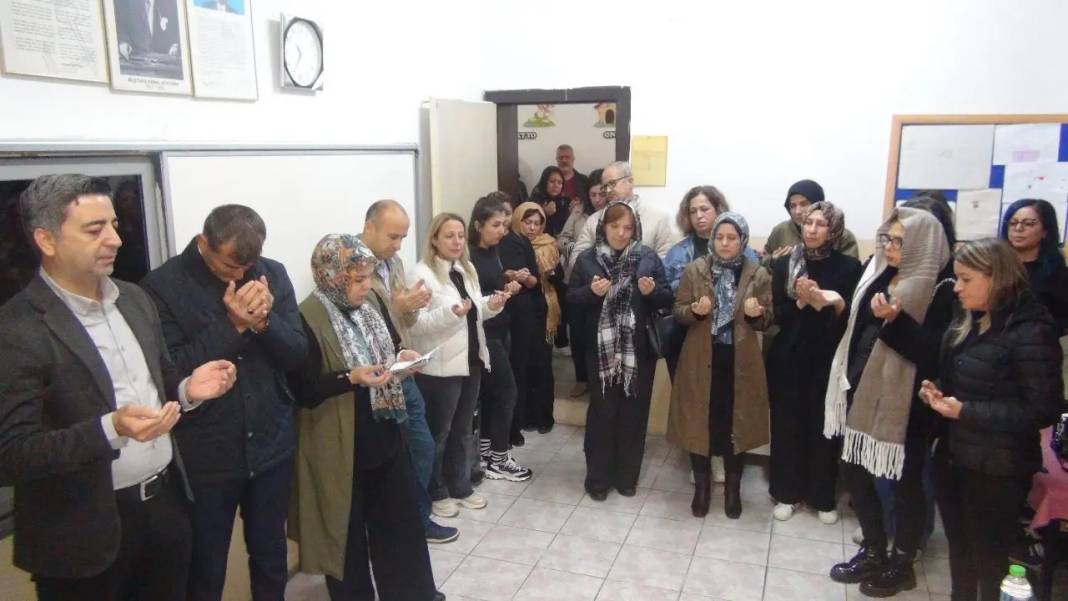 Mersin’de 24 Kasım Yasa Döndü! Gülşen Öğretmen Gözyaşlarıyla Uğurlandı 5